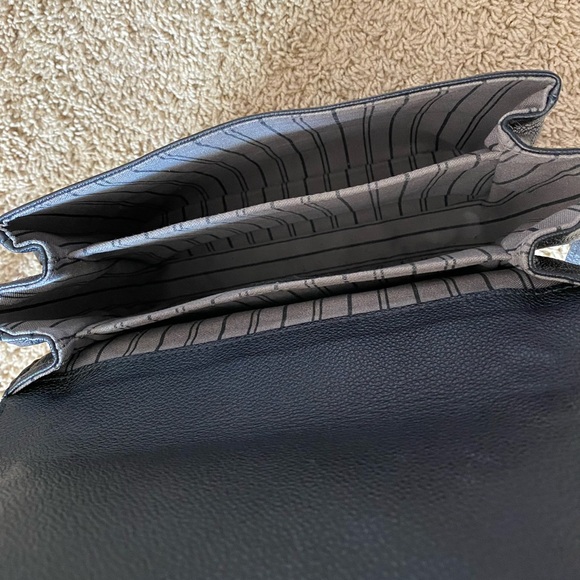 Authentic Louis Vuitton Pochette Metis - Picture 7 of 9